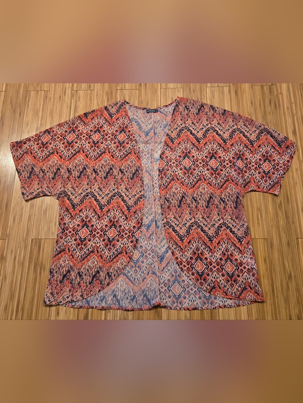 Ofeefan Patterned Open-Front Women’s Top in Coral and Navy
